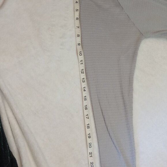 Grey waffle sweater with pockets Wake &Wear - Picture 8 of 9